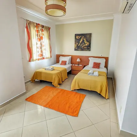 Farm Village- Townhouse 2 Mins From Old Town Albufeira *