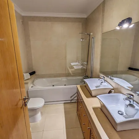 Farm Village- Townhouse 2 Mins From Old Town Albufeira