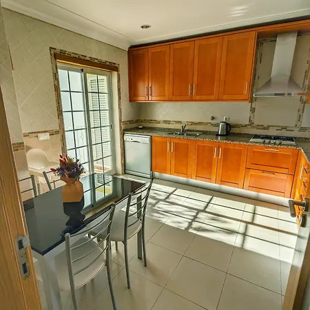 Farm Village- Townhouse 2 Mins From Old Town Albufeira *