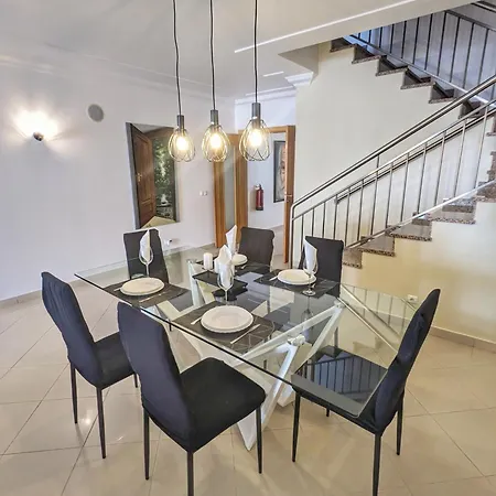 Farm Village- Townhouse 2 Mins From Old Town Albufeira