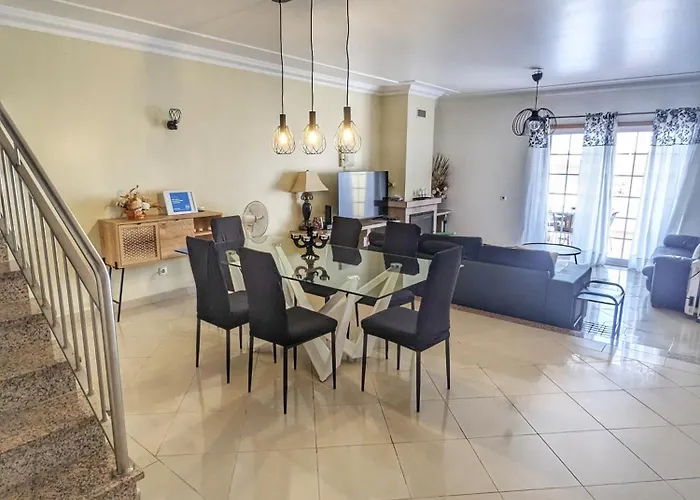 Farm Village- Townhouse 2 Mins From Old Town