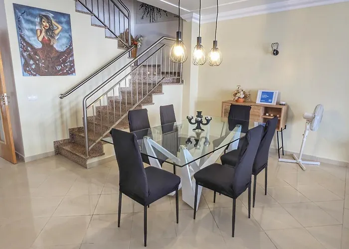 Farm Village- Townhouse 2 Mins From Old Town 펜션 *