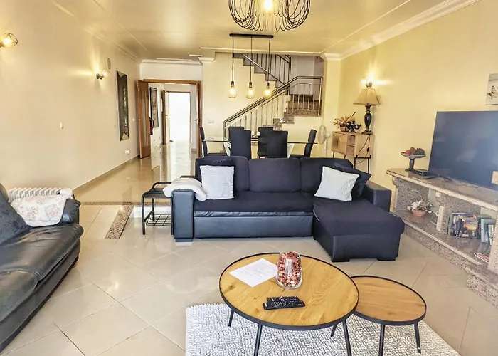 Farm Village- Townhouse 2 Mins From Old Town * 알부페이라