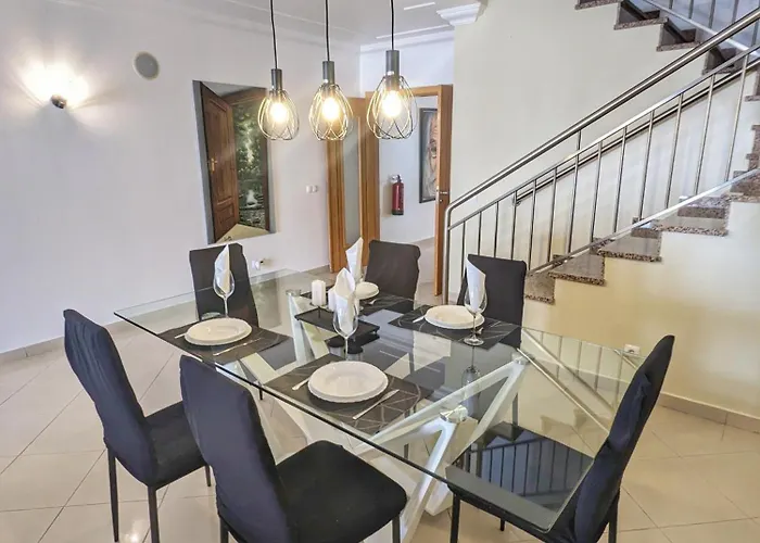 Farm Village- Townhouse 2 Mins From Old Town