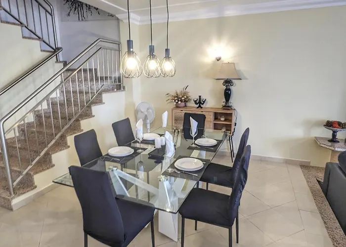 Farm Village- Townhouse 2 Mins From Old Town 펜션