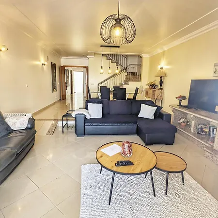 Farm Village- Townhouse 2 Mins From Old Town * 알부페이라