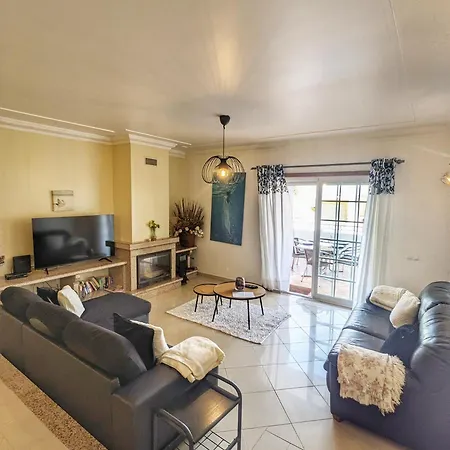 Farm Village- Townhouse 2 Mins From Old Town 펜션 알부페이라