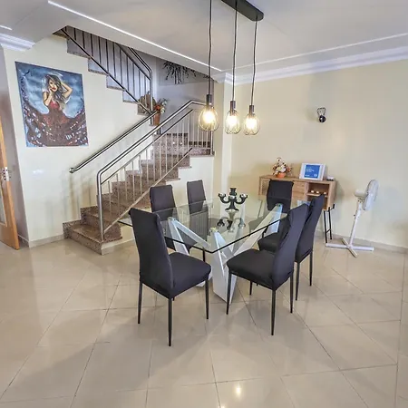 Farm Village- Townhouse 2 Mins From Old Town Albufeira Holiday home *